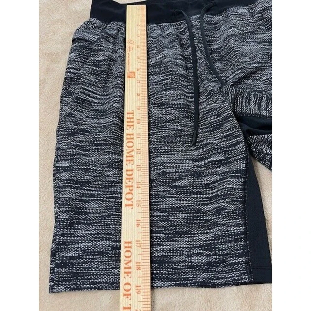Lululemon T.H.E. Short‎ *9